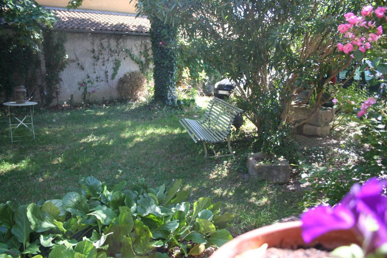 Le Mas Des Dames Appartement Avignone Esterno foto